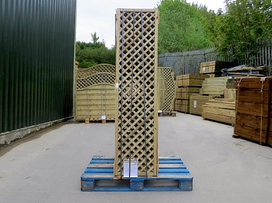 Continental Trellis on a pallet ready for courier delivery